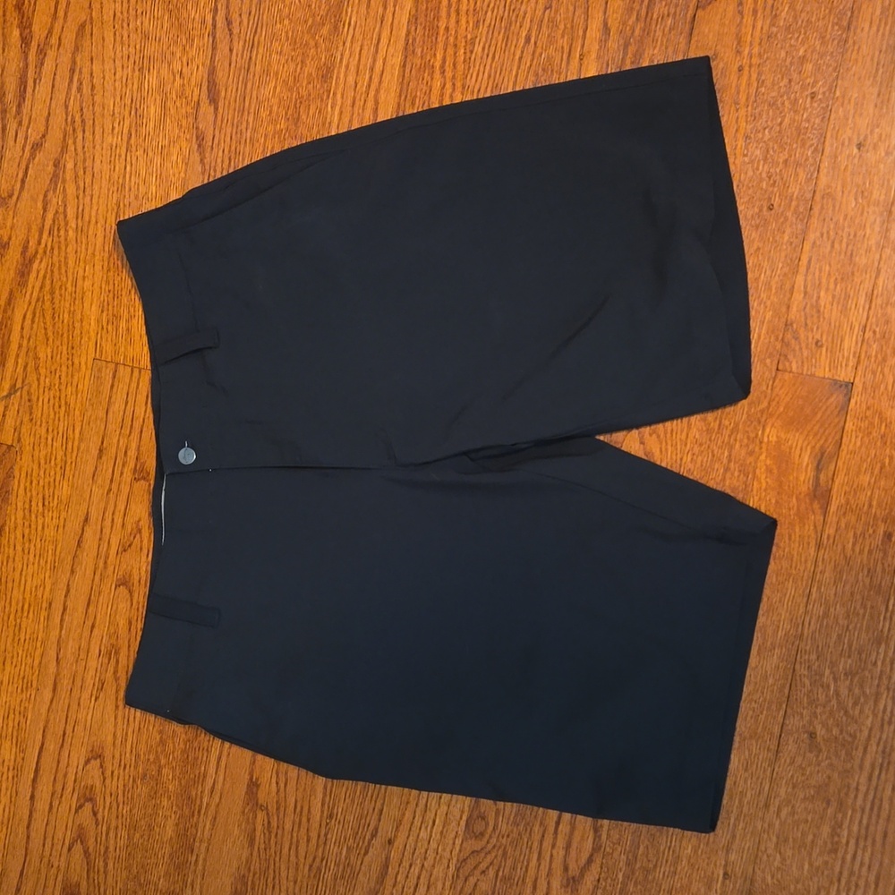 CALLAWAY Men's Black golf shorts, size 34, excellent condition